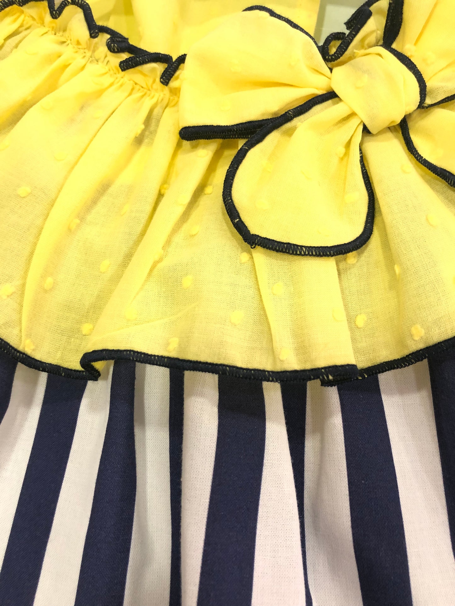 Vestido niña de rayas azul marino y blanco - Cuka verano 2024 - Detalle 1 - Moda Infantil Chicle