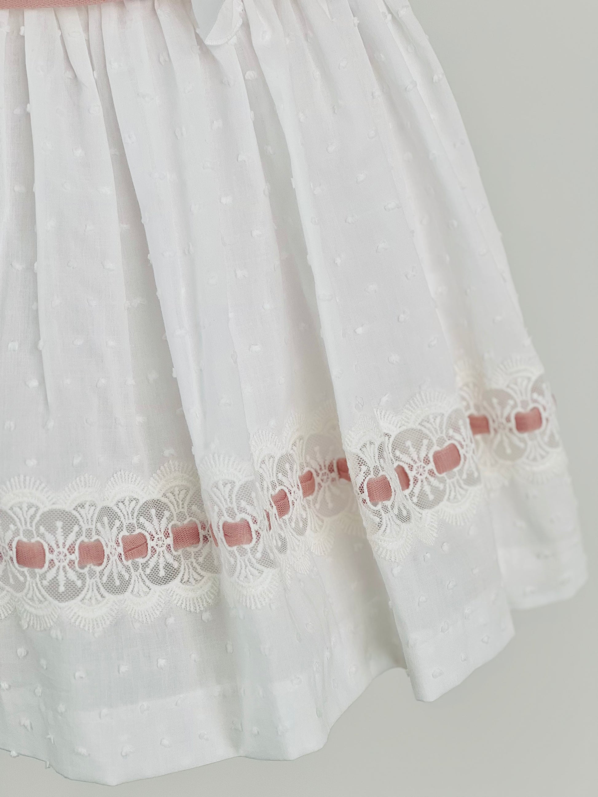 Vestido niña en beige de tul - Basmarti verano 2025 - Detalle 3 - Moda Infantil Chicle