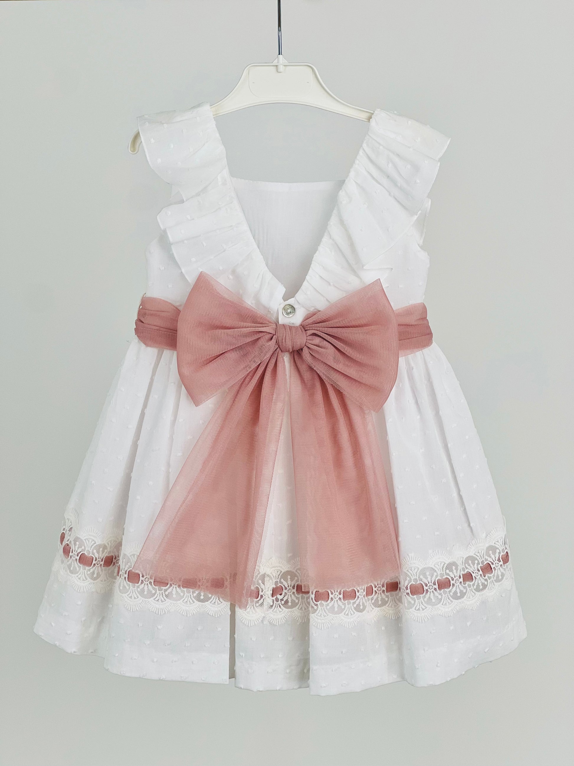 Vestido niña en beige de tul - Basmarti verano 2025 - Detalle 4 - Moda Infantil Chicle