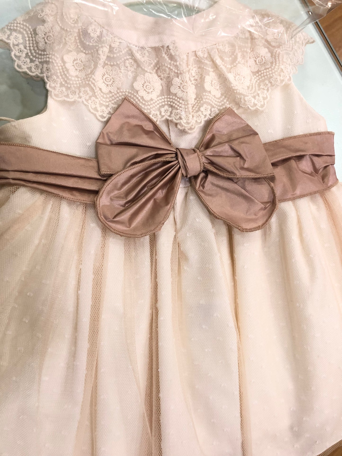 Vestido niña en color beige - Basmarti verano 2024 - Detalle 1 - Moda Infantil Chicle