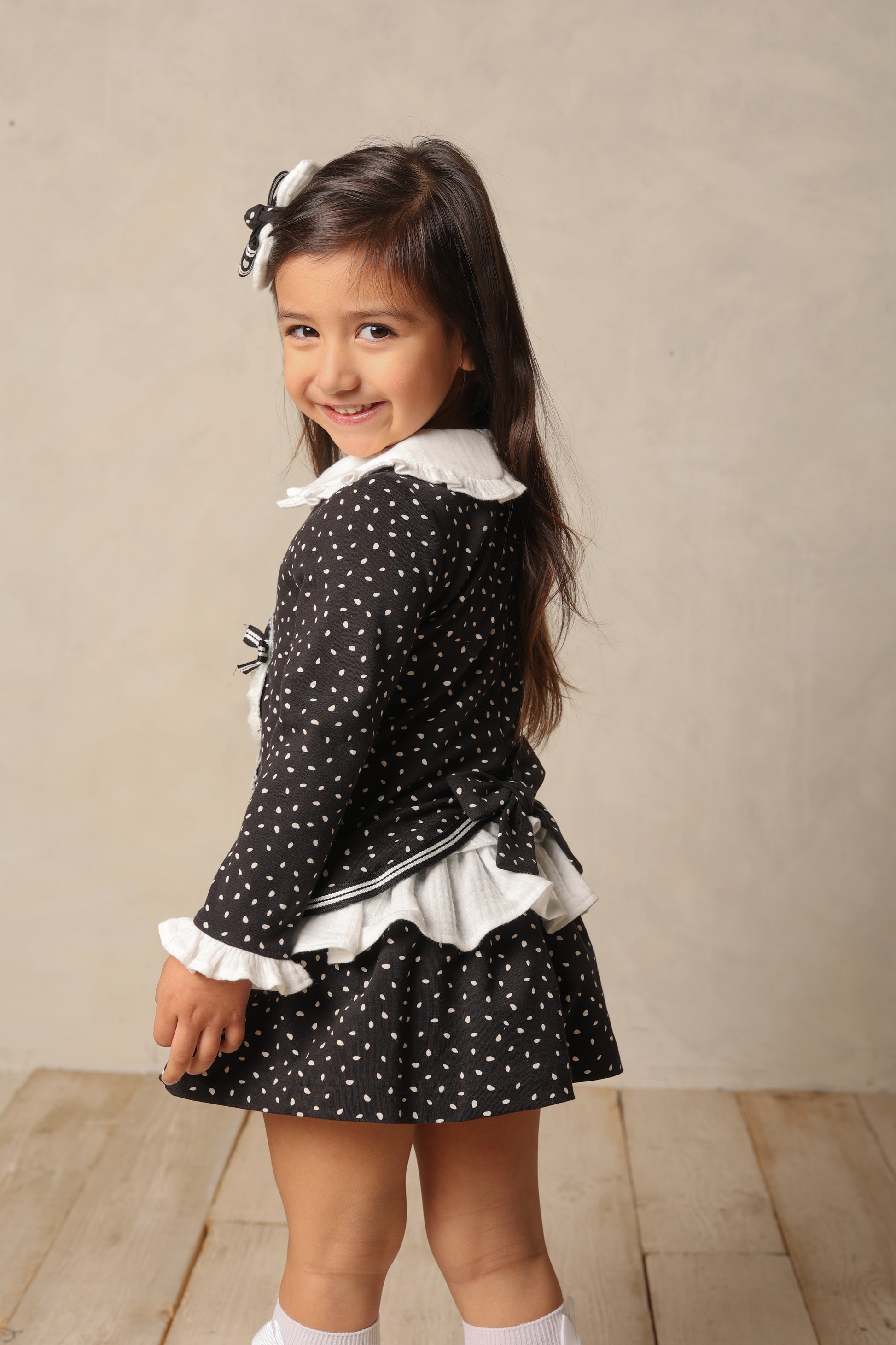 Vestido niña en color negro - Basmarti invierno 2022 - Detalle 1 - Moda Infantil Chicle