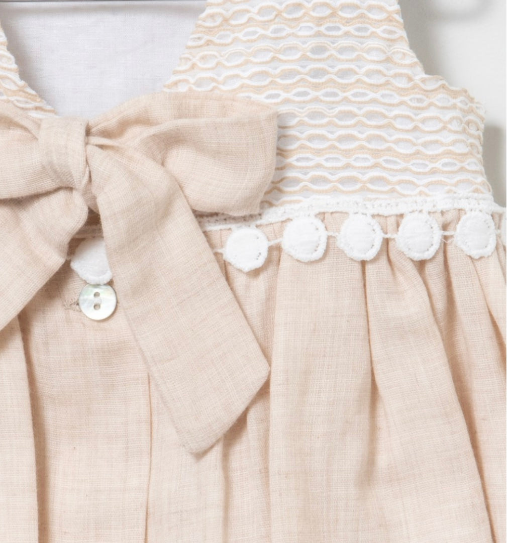 Vestido niña en color tostado - Coco Acqua Primavera verano 2024 - Detalle 2 - Moda Infantil Chicle