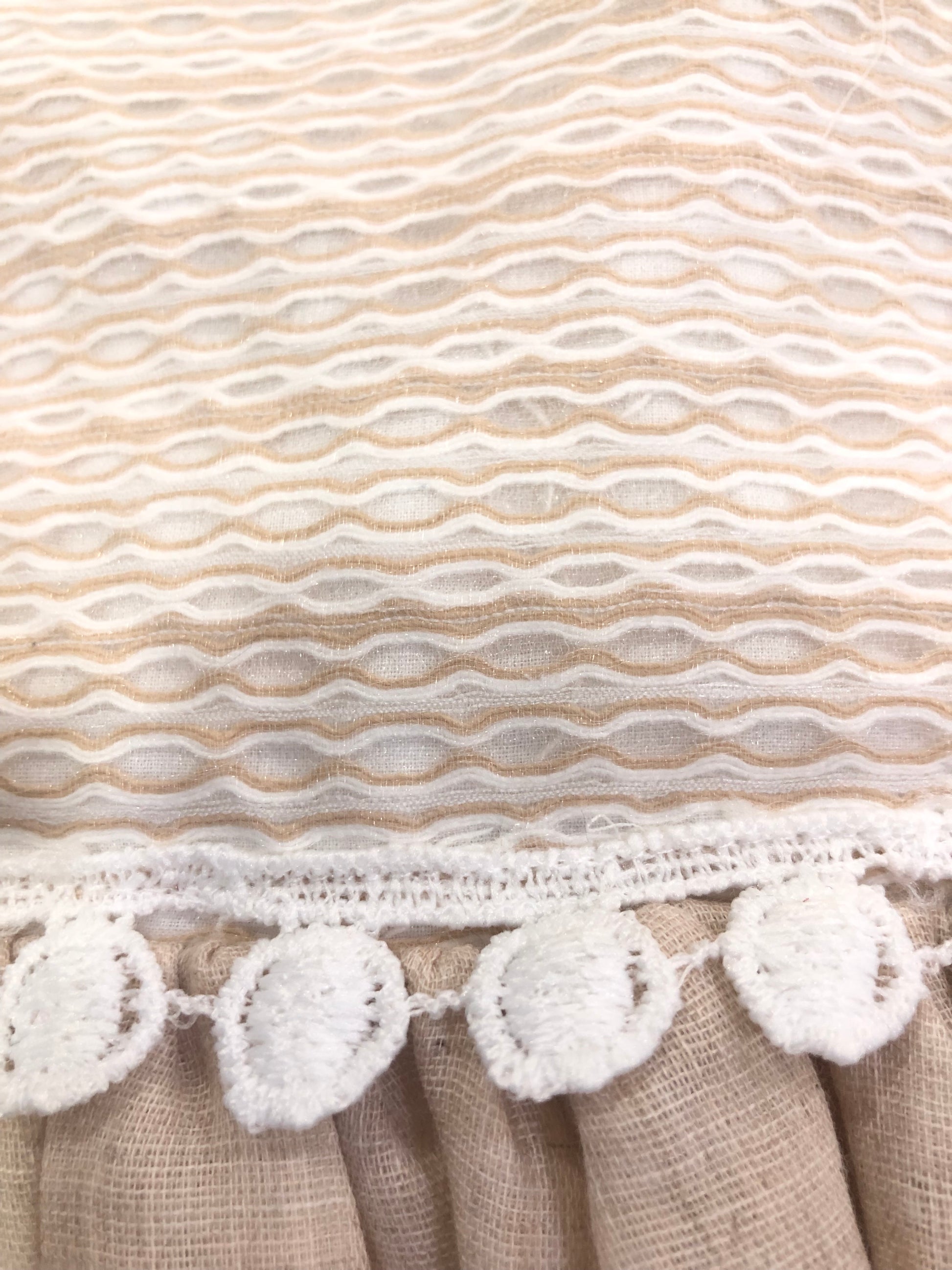Vestido niña en color tostado - Coco Acqua Primavera verano 2024 - Detalle 3 - Moda Infantil Chicle