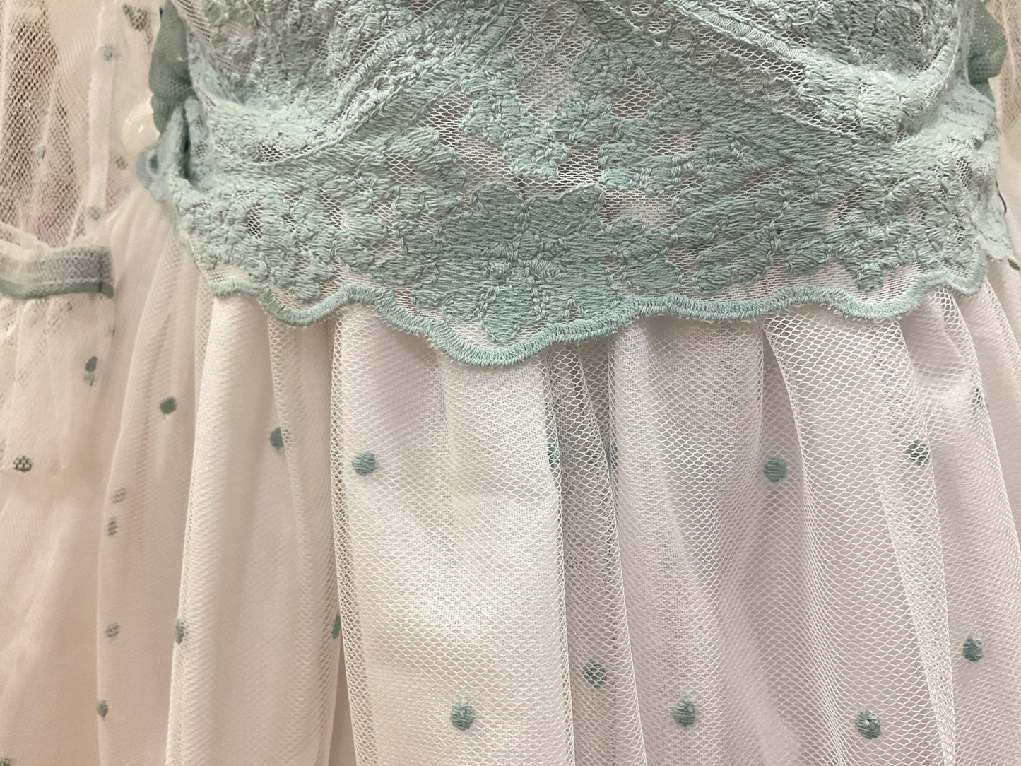 Vestido niña espalda escotada de ceremonia - Basmarti primavera 2023 - Detalle 1 - Moda Infantil Chicle