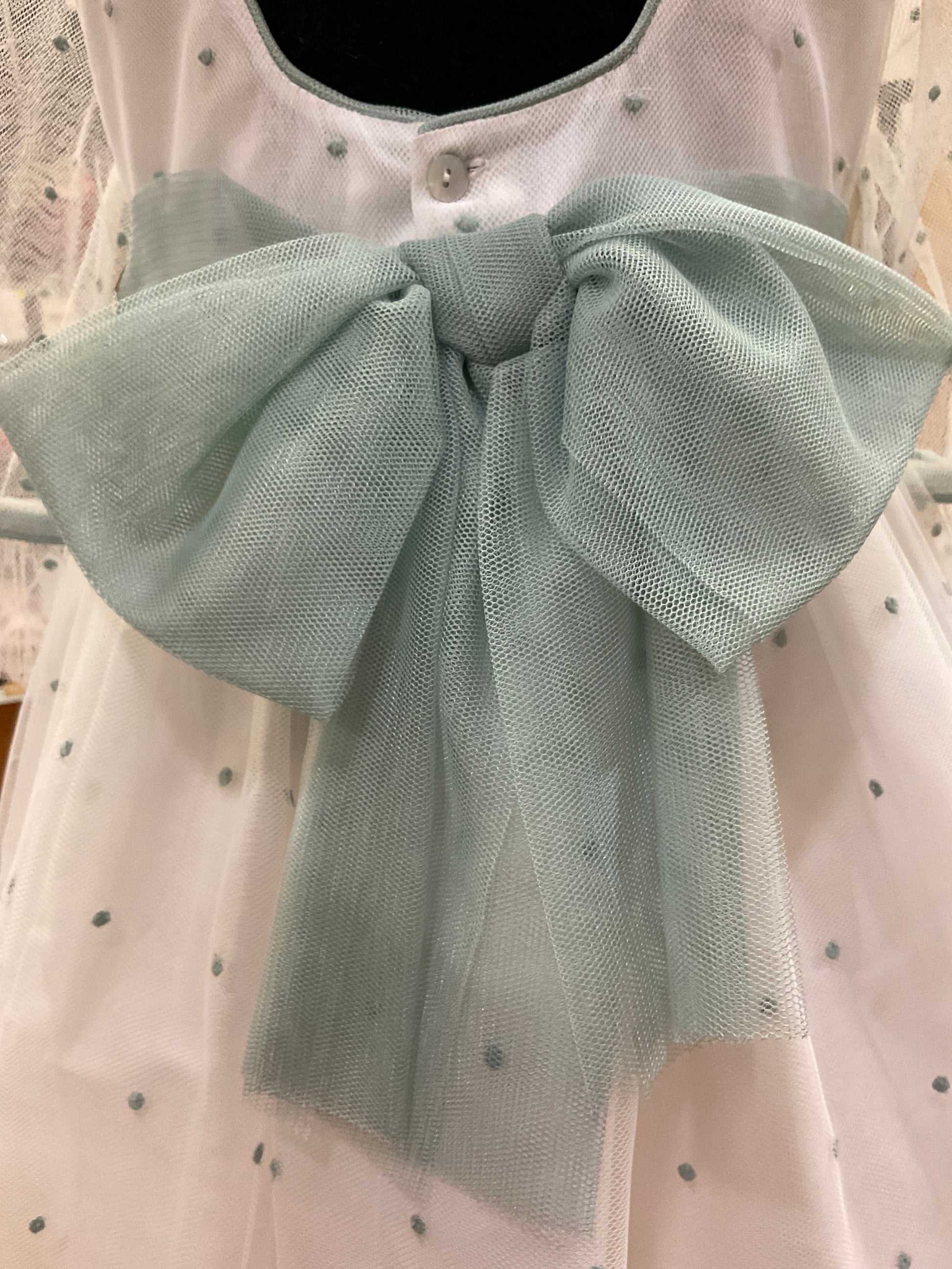 Vestido niña espalda escotada de ceremonia - Basmarti primavera 2023 - Detalle 2 - Moda Infantil Chicle