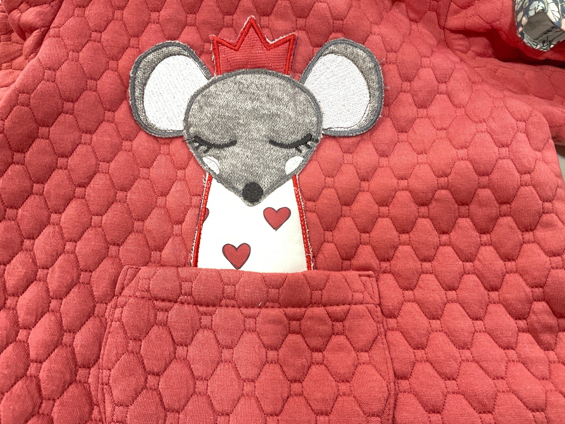 Vestido ratoncita de niña - Basmarti invierno 2024 - Detalle 1 - Moda Infantil Chicle