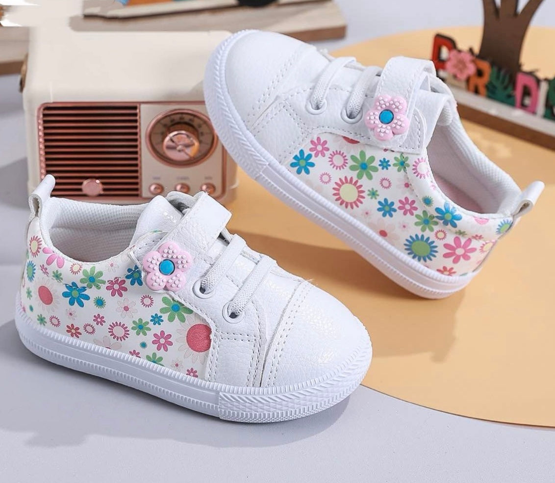 Zapatillas blancas con flores - Frontal - Moda Infantil Chicle